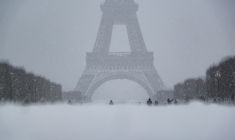 Neige: plusieurs lignes de bus rétablies à Paris, trafic normal pour les RER et tramways ( AFP / Ludovic MARIN )