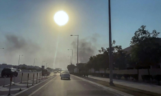 Une capature d'écran tirée d'une vidéo de l'AFPTV montre de la fumée qui s'élève après des explosions à Doha, capitale du Qatar, le 9 septembre 2025 ( AFPTV / Jacqueline PENNEY )