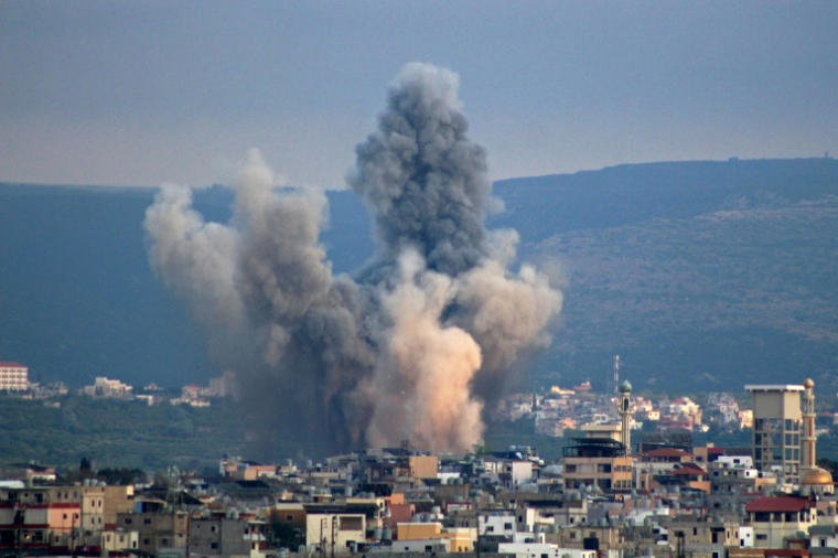 Frappe israélienne contre Tyr, dans le sud du Liban, le 27 mai 2026 ( AFP / KAWANT HAJU )