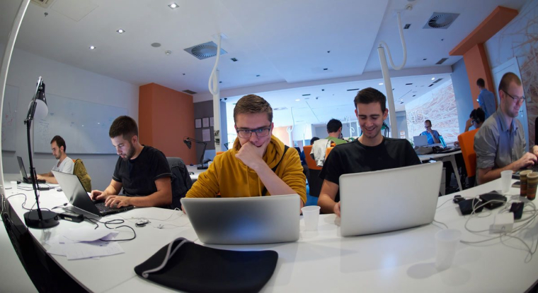 Les économistes du Conseil d'analyse économique (CAE) ne semblent pas vraiment convaincus par la loi sur le partage de la valeur.  (© Adobestock)