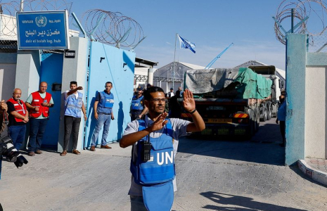 Des camions d'aide humanitaire arrivent dans la bande de Gaza