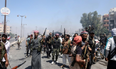 Des combattants tribaux et bédouins rassemblés dans la partie nord de la ville de Soueida, dans le sud de la Syrie, le 19 juillet 2025 ( AFP / Bakr ALkasem )