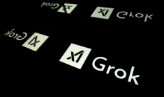 Le régulateur britannique de la sécurité sur internet a annoncé lundi l'ouverture d'une "enquête formelle" visant le réseau social X "concernant des images à caractère sexuel diffusées" par son assistant d'intelligence artificielle Grok ( AFP / Lionel BONAVENTURE )