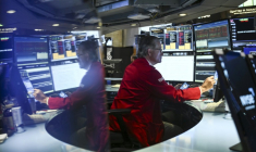 Un opérateur à la Bourse de New York, le 13 juin 2025 ( AFP / ANGELA WEISS )