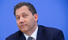 Le ministre allemand des Finances, M. Klingbeil, et la ministre allemande de la Justice, Mme Hubig, tiennent une conférence de presse à Berlin