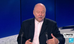 Andreï Kourkov, écrivain : "Pour les Ukrainiens, la liberté est plus importante que la stabilité"