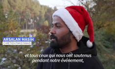 Sur des skis ou à dos de chameau, le Père Noël est partout à l'approche des fêtes