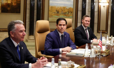 L'envoyé américain pour le Moyen-Orient Steve Witkoff, le Secrétaire d'État américain Rubio, et le Conseiller à la sécurité nationale des États-Unis Mike Waltz