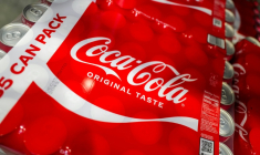 Un lot de canettes de Coca-Cola dans un supermarché de Bayonne, dans le New Jersey, aux Etats-Unis, le 8 avril 2025 ( AFP / CHARLY TRIBALLEAU )