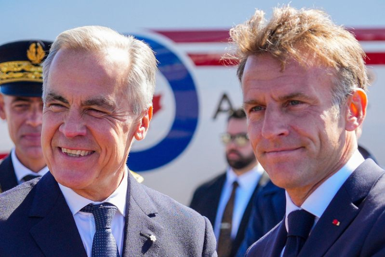 Macron et Carney visitent un petit territoire français près du Canada
