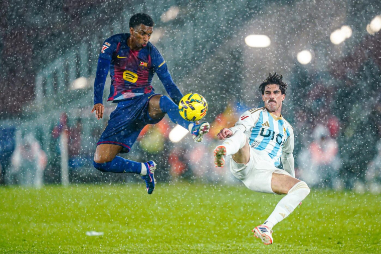 Les tribunes du Camp Nou inondées pendant le match face à Oviedo