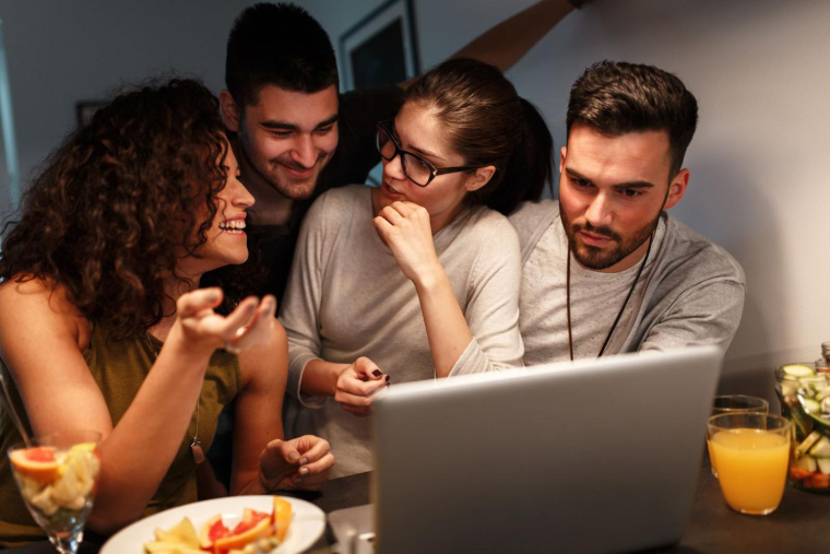 Crédits plus stricts, taux en hausse: pourquoi la location attire les jeunes actifs en 2024. ( crédit photo : Shutterstock )