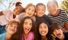 Découvrez nos conseils pour bien choisir la colonie de vacances de votre enfant. (crédit photo : Shutterstock)