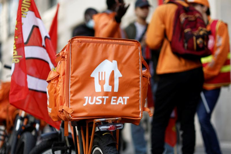 Des livreurs de Just Eat Takeaway