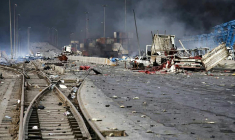 Une photo fournie par le Croissant-Rouge iranien le 27 avril 2025 montre les ravages sur les lieux d'une explosion meurtrière survenue la veille dans le port de Shahid Rajaï, près de Bandar Abbas, dans la province iranienne de Hormozgan (sud) ( Iranian Red Crescent / - )