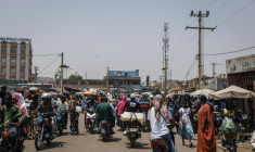 Vue générale de la circulation devant le marché de Yirimadjo, à Bamako, la capitale du Mali, le 26 avril 2026 ( AFP / - )