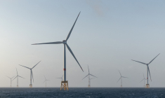 Le nouveau système vise à améliorer la compétitivité de l’éolien offshore installé à longue distance des côtes, par rapport à un raccordement en courant continu (illustration) ( AFP / FRED TANNEAU )