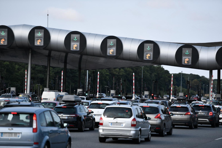 Des automobilistes au Saint-Arnoult-en Yvelines, le 1er août 2020 (illustration) ( AFP / STEPHANE DE SAKUTIN )