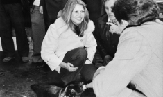 L'actrice française Brigitte Bardot lors d'une manifestation contre la chasse aux phoques, le 8 avril 1976 à Fécamp  ( AFP / Jean-Pierre PREVEL )