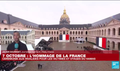 Hommage aux victimes du 7 octobre : émotion des familles dans la cour des Invalides