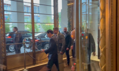 Marco Rubio quitte l'hôtel pour se rendre à la mission américaine à Genève