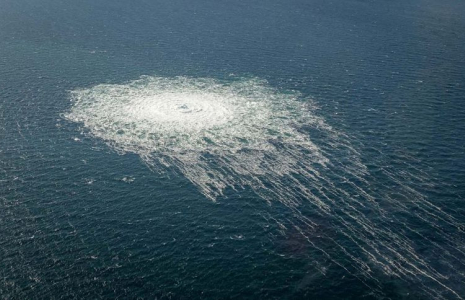 Des bulles de gaz provenant de la fuite du Nord Stream 2 dans la mer Baltique