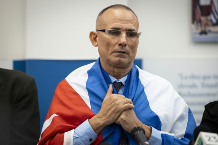 Le dissident cubain José Daniel Ferrer lors d'une conférence de presse à Miami, le 13 octobre 2025 en Floride ( AFP / Marco BELLO )