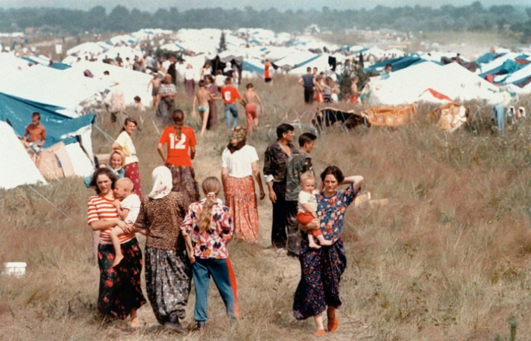 Un camp de réfugiés de la "zone de sécurité" bosniaque déchue de Srebrenica établi par les Nations Unies à Tuzla, le 15 juillet 1995 ( AFP / ODD ANDERSEN )