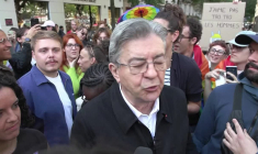Lycées: Mélenchon "invite les adultes, les parents" à "entourer les manifestations"