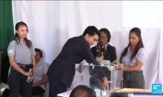 Crise politique à Madagascar : le président du Sénat renonce à ses attributions présidentielles