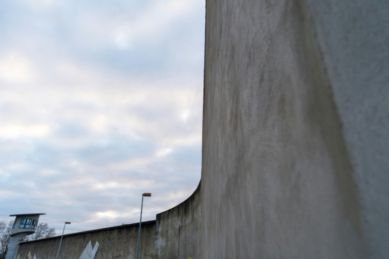Le mur d'enceinte de la prison de Strasbourg, le 23 janvier 2018 ( AFP / PATRICK HERTZOG )