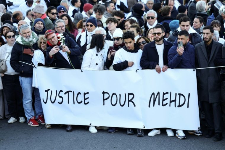 Une marche en mémoire de Mehdi Kessaci à Marseille, le 22 novembre 2025, pour protester contre le narcotrafic ( AFP / CLEMENT MAHOUDEAU )