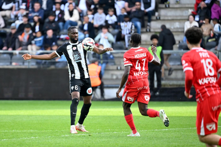 Jean-Eudes Aholou met fin à son contrat avec Angers