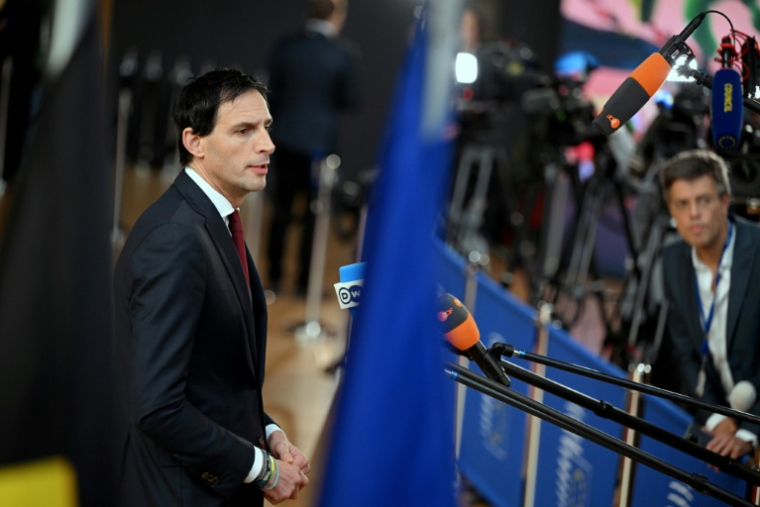 Le commissaire européen Wopke Hoekstra pour le Climat, Wopke Hoekstra, fait une déclaration à la presse à Bruxelles, le 4 novembre 2025 ( AFP / Nicolas TUCAT )