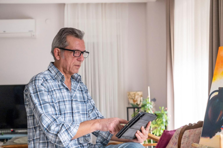 Jean est senior: il perçoit sa retraite et la pension de réversion de sa femme. Il voudrait augmenter ses revenus mensuels via des placements pertinents.