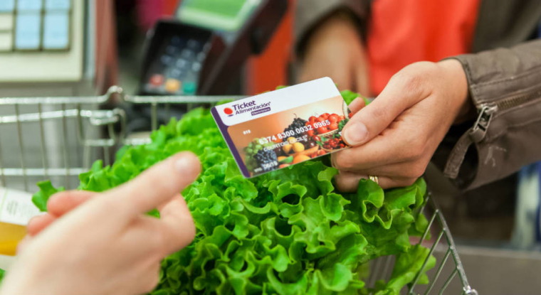 Très utilisé en Uruguay, le Ticket Alimentacion est destiné à l'achat de denrées alimentaires. (© Litchi Agency / Fabien Bernardi)