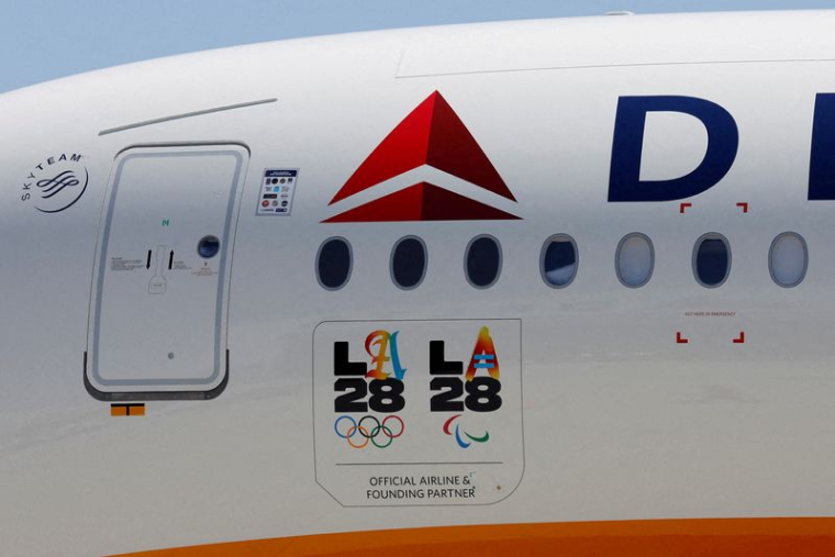 Le drapeau olympique officiel revient à Los Angeles pour la première fois depuis 40 ans