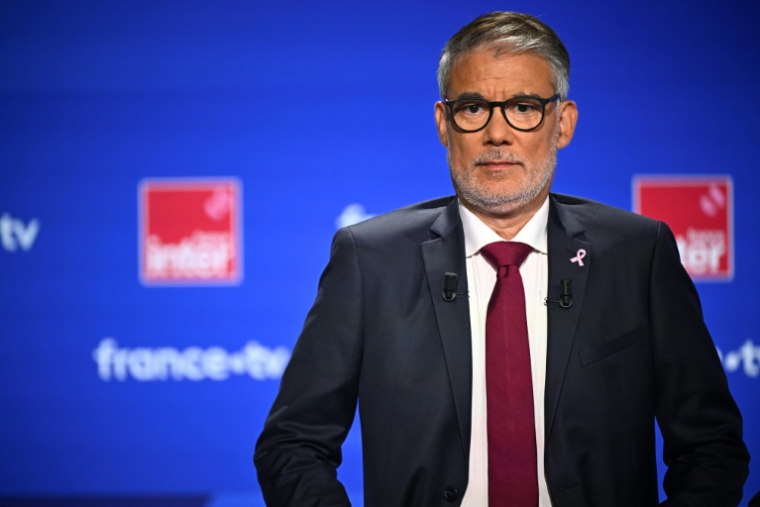 Le Premier secrétaire du PS Olivier Faure participe à un débat sur France 2 et France Inter dans le cadre de la primaire de la gauche, le 1er octobre 2026 à Paris ( AFP / JULIEN DE ROSA )