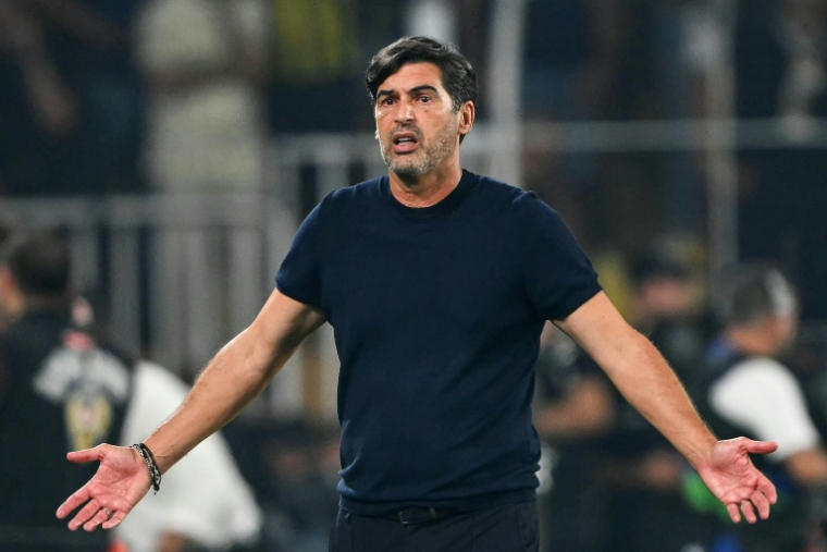 L'entraîneur de l'OL Paulo Fonseca durant le barrage aller de la Ligue des champions contre Fenerbahçe à Istanbul, le 18 août 2026  ( AFP / YASIN AKGUL )