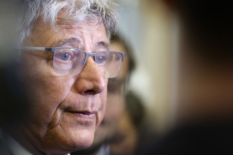 ERIC COQUEREL DÉMENT TOUT COMPORTEMENT DÉPLACÉ AVEC LES FEMMES