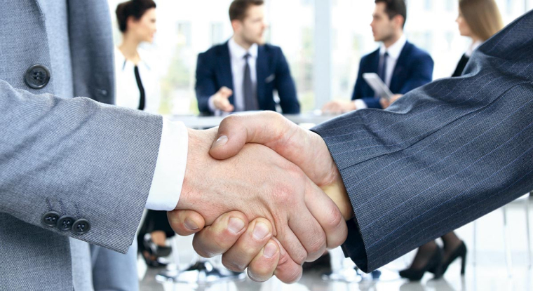 La donation doit précéder la cession pour échapper à la plus-value.(© stock.adobe.com)