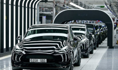 Voitures Tesla Model Y dans une usine en Allemagne