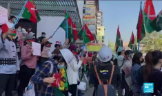 Manifestations anti-coup d'Etat : les Birmans par dizaines de milliers dans la rue au 5e jour de mobilisation