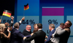 Des membres et des sympathisants du parti d'extrême droite allemand AfD après l'annonce des premiers résultats à Magdebourg, dans l’est de l'Allemagne, le 6 septembre 2026 ( AFP / Ronny HARTMANN )