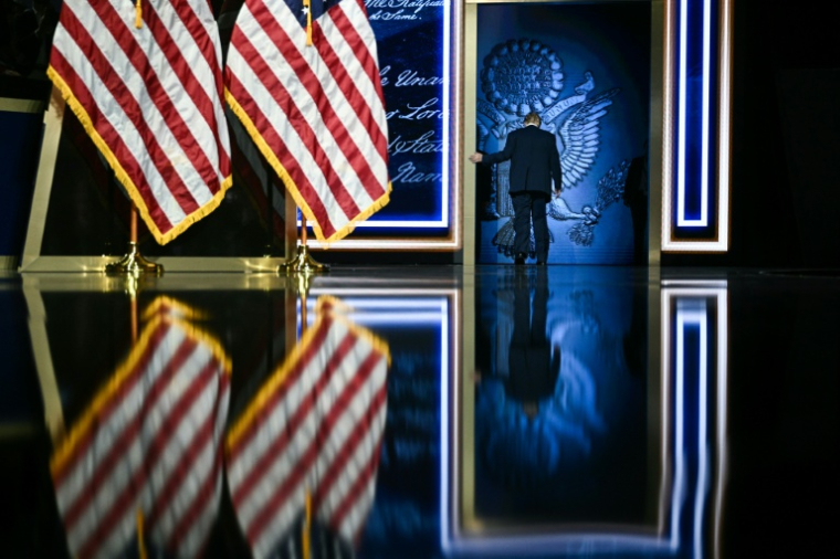 Le président américain Donald Trump quitte la scène de la convention républicaine des élections de mi-mandat, à Dallas (Texas), le 9 septembre 2026 ( AFP / Brendan SMIALOWSKI )