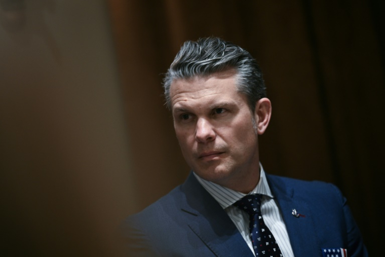 Le ministre américain de la Défense, Pete Hegseth, le 17 avril 2025 à la Maison Blanche ( AFP / Brendan SMIALOWSKI )
