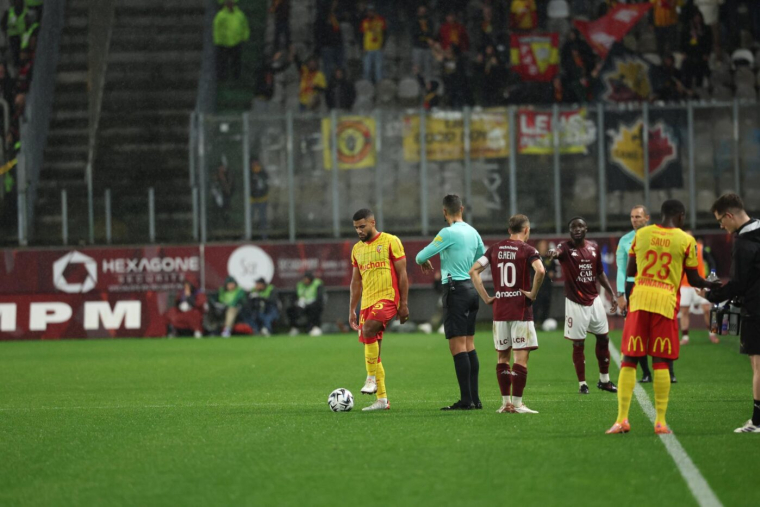 Pierre Sage et Stéphane Le Mignan n’ont pas apprécié l’ambiance à Saint-Symphorien
