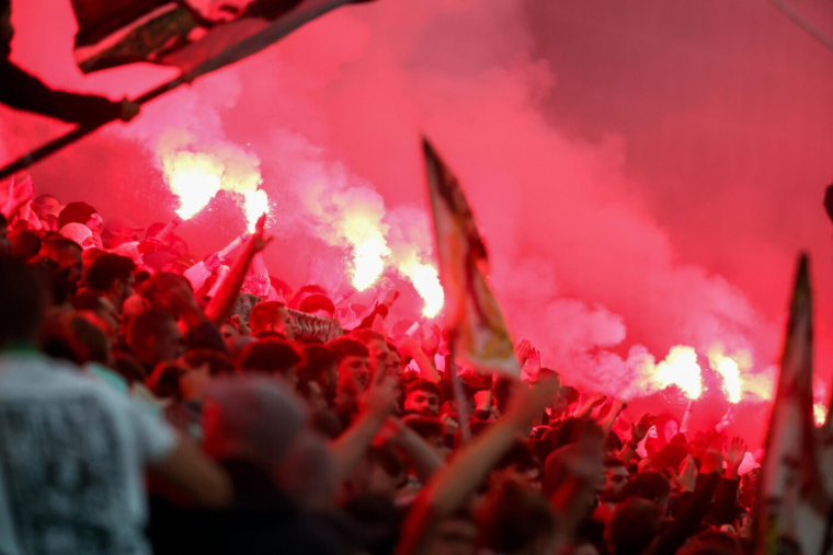 À Saint-Étienne, les feux d'artifice en tribunes agacent la direction