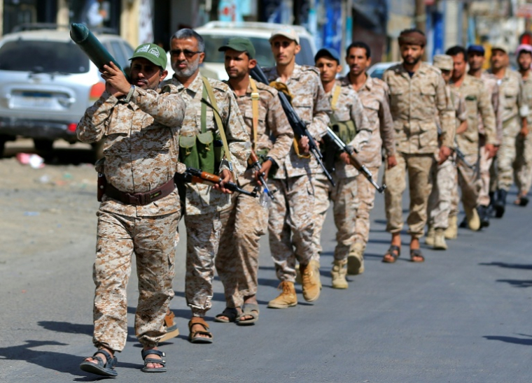 Des partisans des autorités houthies défilent lors d’un rassemblement visant à recruter de nouveaux combattants, le 10 septembre 2026 à Sanaa, au Yémen ( AFP / Mohammed HUWAIS )