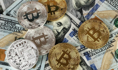 Bitcoin, la plus grande crypto-monnaie du monde, a brièvement augmenté après la publication sur les médias sociaux, mais était en baisse de 1,2 % à 45.593 $ (crédit : David McBee)